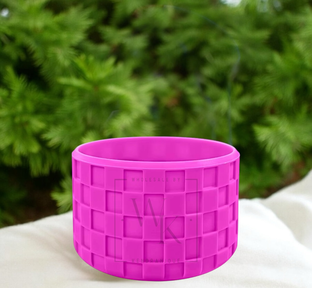 Silicone (Checkered Hot pink) tumbler boot for popular 40 oz tumblers and glass cans